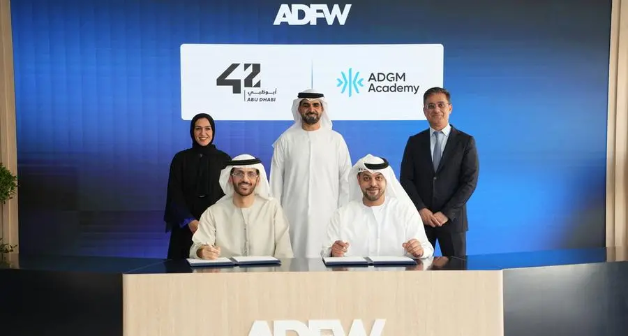 \"42 أبوظبي\" وأكاديمية أبوظبي العالمي توقّعان مذكرة تفاهم لتطوير المهارات الرقمية