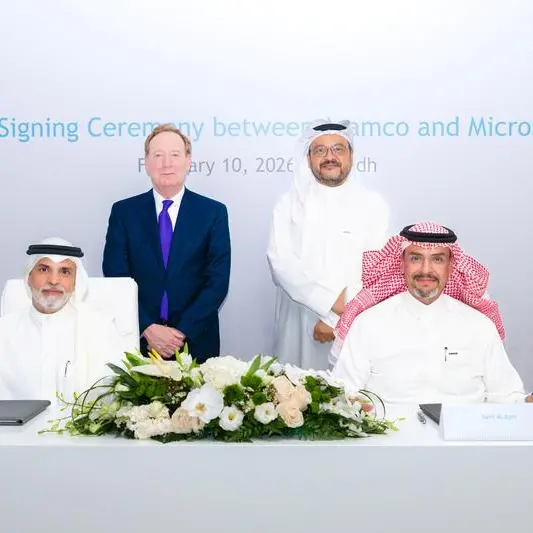 أرامكو السعودية توقّع مذكرة تفاهم مع مايكروسوفت للمساعدة في تطوير الذكاء الاصطناعي بالقطاع الصناعي وتحوّل الكفاءات الرقمية