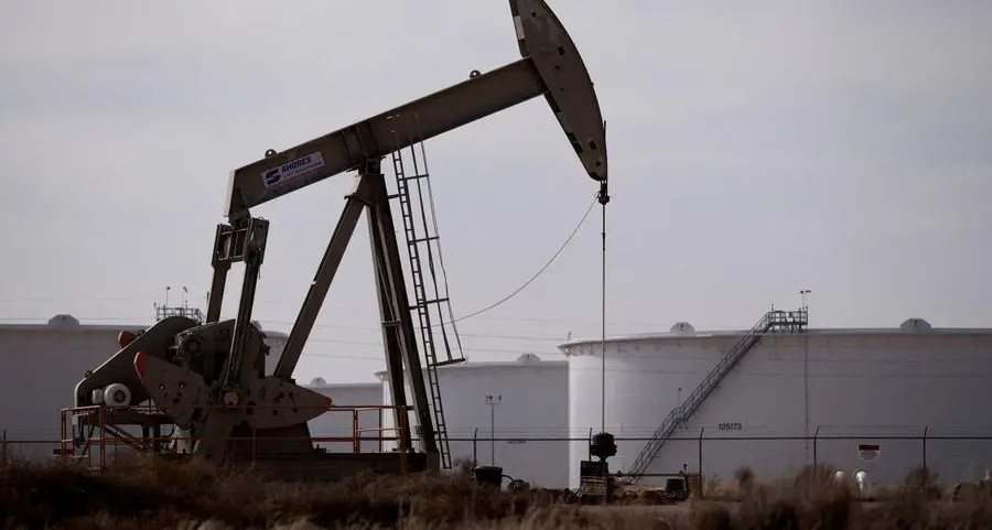 Oil prices gain on Iran supply disruption concerns