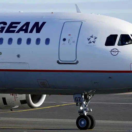 Airlines resume some Middle East flights but disruption continues