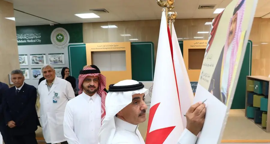 The Arabian Gulf University Community organizes an event to sign a pledge of loyalty and support for His Majesty the King