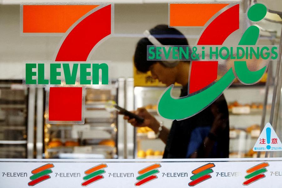 Seven & i Attracts Over $5 Billion Bids from KKR and Bain