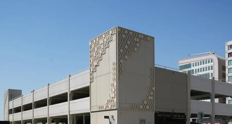 تفعيل 4 مبانٍ لمواقف السيارات الطابقية في القطاعات التجارية بمدينة محمد بن زايد لتعزيز انسيابية الحركة وتنظيم استخدام المواقف