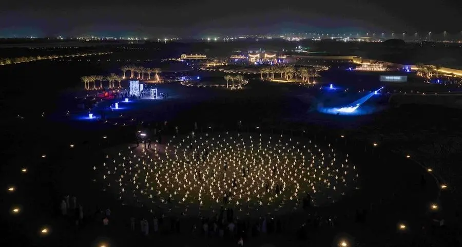 منار ابوظبي يختتم دورته الثانية محتفيًا بالمناظر الطبيعية للإمارة عبر فنون الضوء