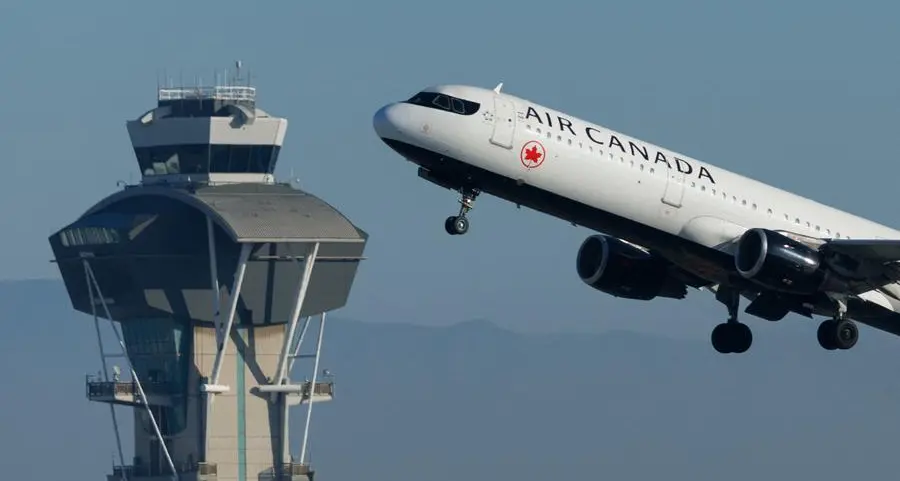 Air Canada's Budapest–Toronto flight back