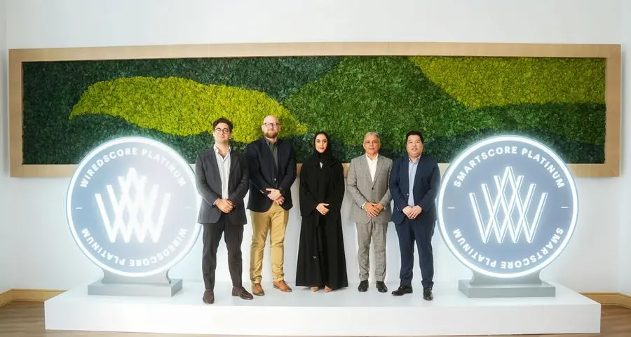 بنك الإمارات دبي الوطني يحصل على شهادتي \"وايرد سكور\" و\"سمارت سكور\" البلاتينيتين في مجال الاتصال الرقمي والتكنولوجيا الذكية