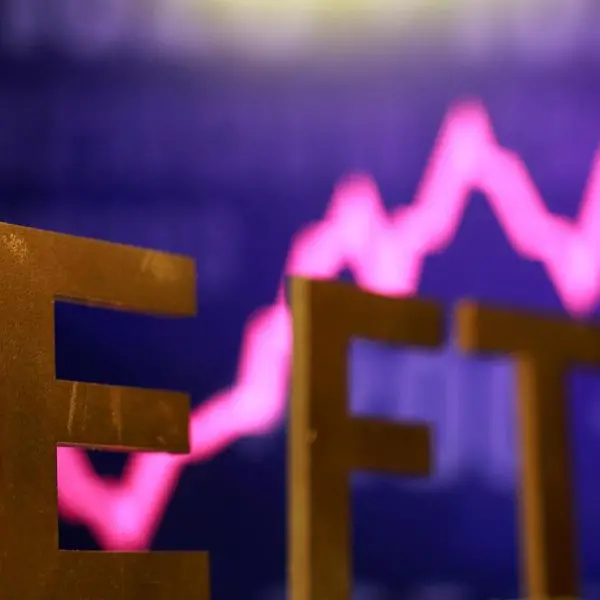 Stocks rise on upbeat earnings; Russia sanctions boost oil