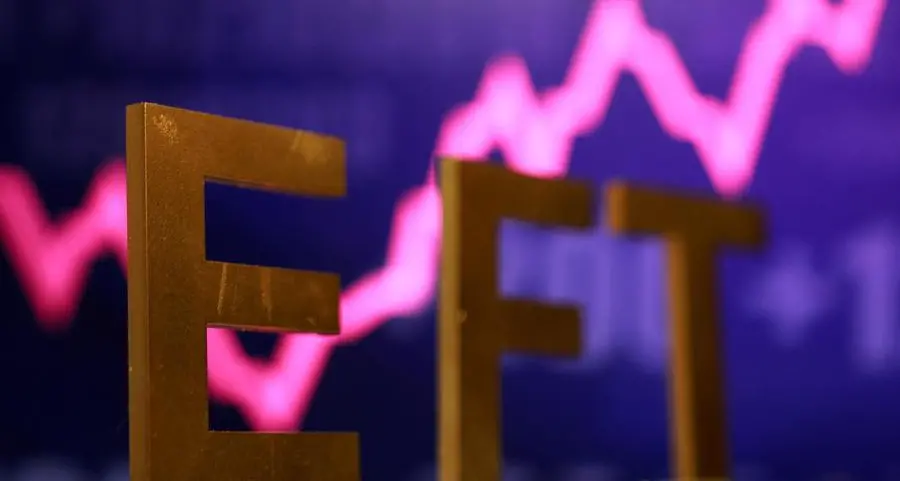 Stocks rise on upbeat earnings; Russia sanctions boost oil