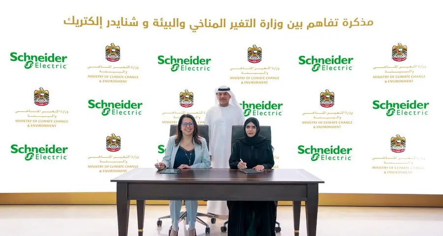 التغير المناخي والبيئة تتعاون مع \"شنايدر إلكتريك\" لتوظيف الذكاء الاصطناعي في حلول مراقبة جودة الهواء الداخلي والزراعة الذكية والطاقة المستدامة