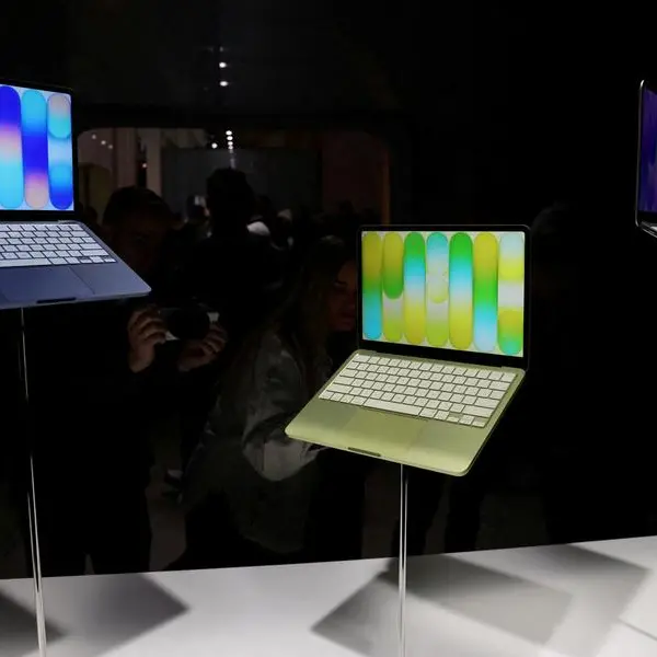 Apple shares rise as iPhone 17 and MacBook Neo drive forecast