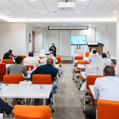 مركز أبوظبي للصحة العامة يحتفي بـ 11 عاماً من جهود حماية العمال في فصل الصيف عبر برنامج «السلامة في الحر»