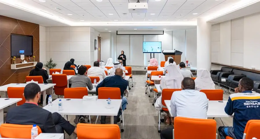 مركز أبوظبي للصحة العامة يحتفي بـ 11 عاماً من جهود حماية العمال في فصل الصيف عبر برنامج «السلامة في الحر»