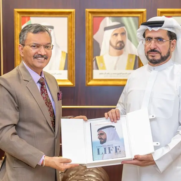 هيئة كهرباء ومياه دبي تستعرض مشاريعها في الطاقة النظيفة أمام سفير جمهورية الهند