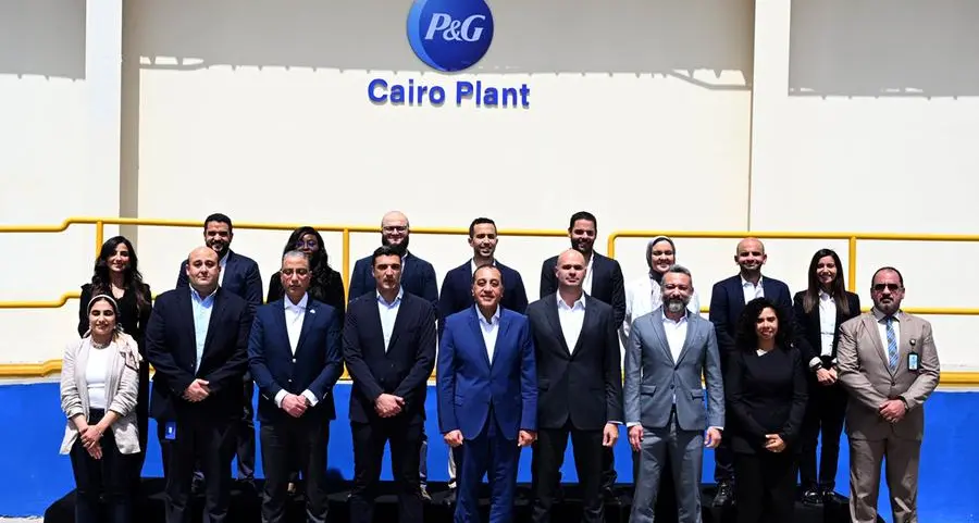 رئيس الوزراء يتفقد توسعات مصنع شركة \"بروكتر آند جامبل مصر\"