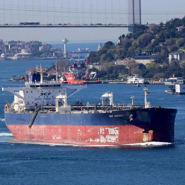 Oil heads for first weekly loss in three as supply glut looms