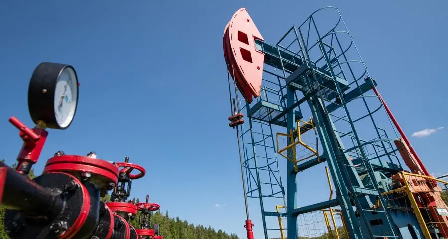 Oil prices little changed as Iraq outages clash with tariff worries