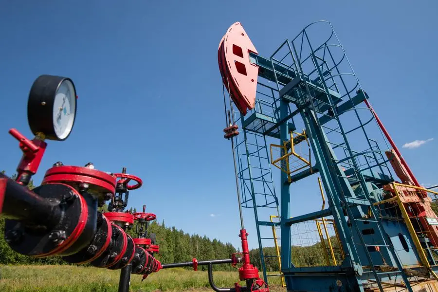 Oil prices little changed as Iraq outages clash with tariff worries