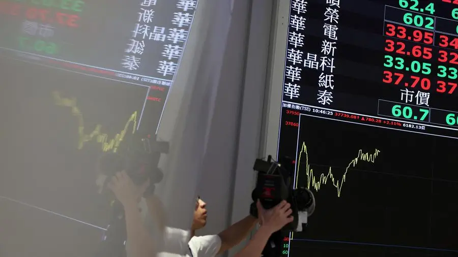 Shares stumble as war worries drive oil back above $100