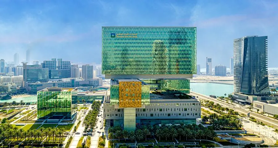 كليفلاند كلينك أبوظبي يشهد تنفيذ عملية روبوتية لتخطيط ثلاثي الأبعاد للدماغ