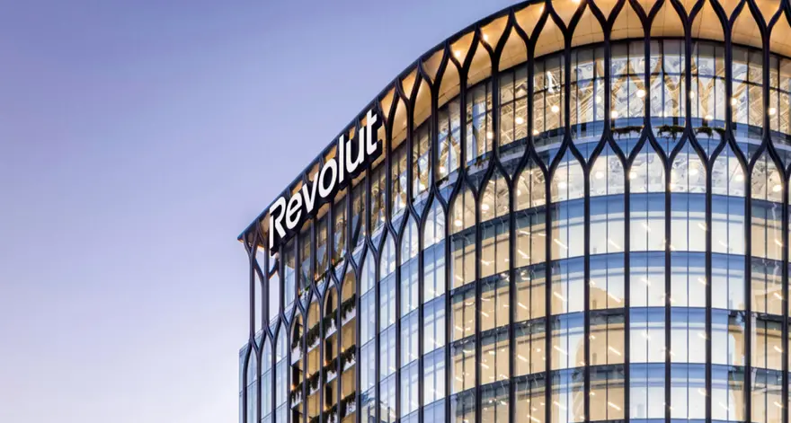 ريفولوت تُنجز تمويلاً بقيمة 75 مليار دولار