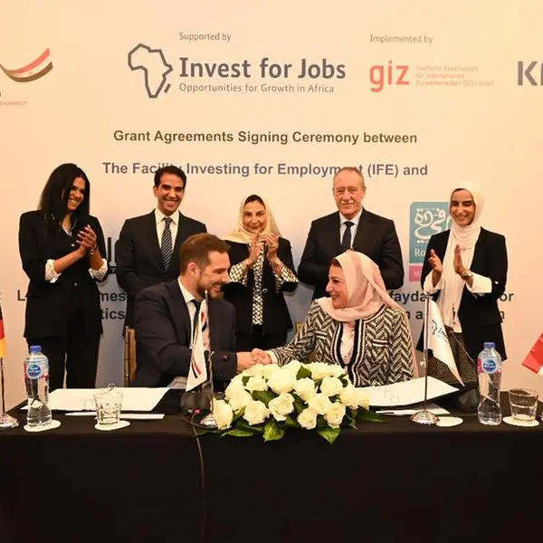 The Facility Investing for Employment (IFE) signs two grant agreements with Al Rofayda Hospital for Women and Children and Luna for Perfumes and Cosmetics