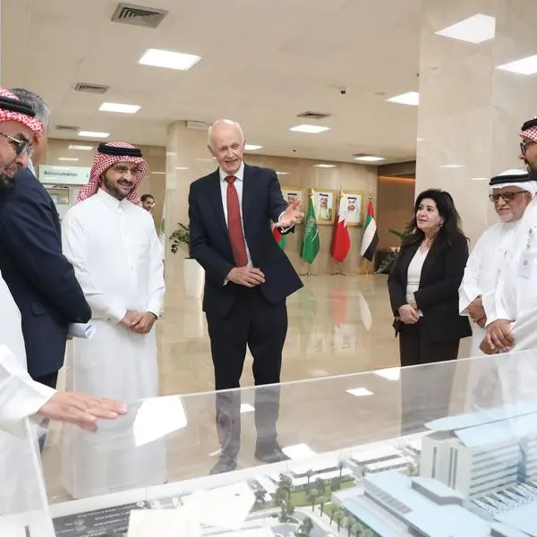 جامعة الخليج العربي والكلية الملكية للجراحين في أيرلندا تبحثان سبل تعميق وتعزيز التعاون الأكاديمي في المجال الطبي