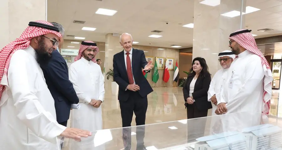 جامعة الخليج العربي والكلية الملكية للجراحين في أيرلندا تبحثان سبل تعميق وتعزيز التعاون الأكاديمي في المجال الطبي
