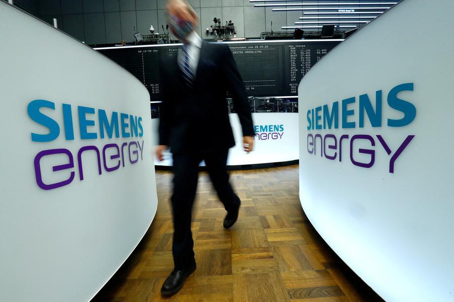 Maktoum bin Mohammed meets with CEO of Siemens Energy