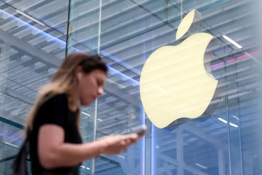 Apple to pay 25% tariff if phones not made in US, Trump says