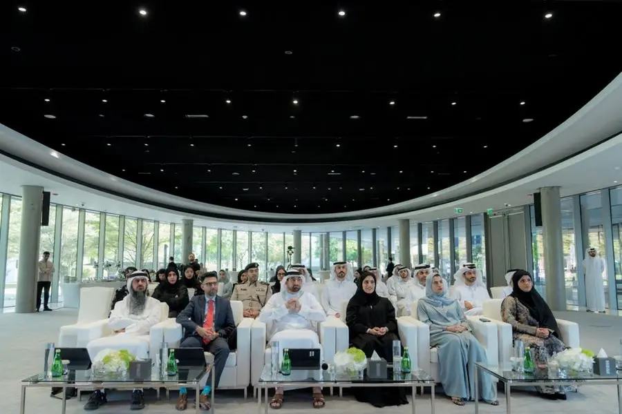 دائرة الشارقة الرقمية تكرّم 15 خريجاً من منتسبي برنامج \"تطوير الكفاءات في البيانات والذكاء الاصطناعي\"