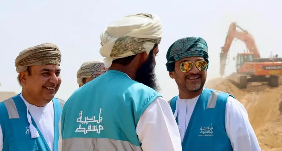 Muscat Municipality Chairman reviews progress on Al Ansab–Al Jifnain road dualisation: 58% complete