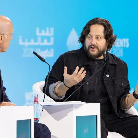 Can government keep up with human imagination? exploring the revival of extinct species through technology