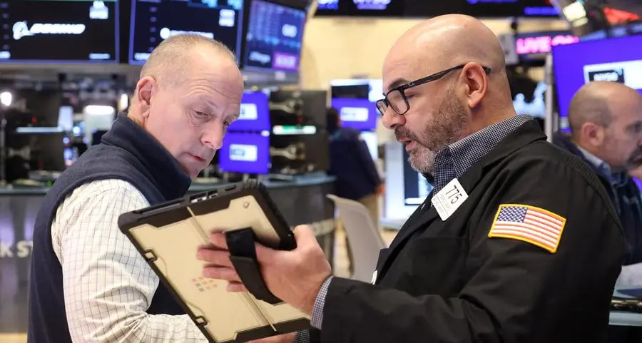 Oil prices recover, stocks wobble as investors weigh geopolitics, US data