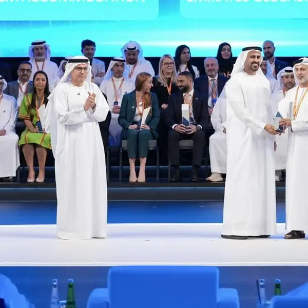سمو الشيخ ذياب بن محمد بن زايد يكرّم \"راكز\" بجائزة الإمارات للريادة في سوق العمل عن فئة السكنات العمالية الصغيرة والمتوسطة