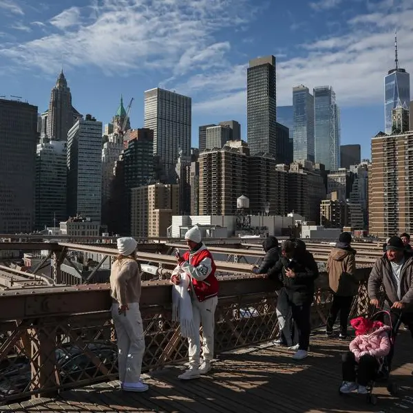 US service sector unexpectedly contracts in May; inflation heats up