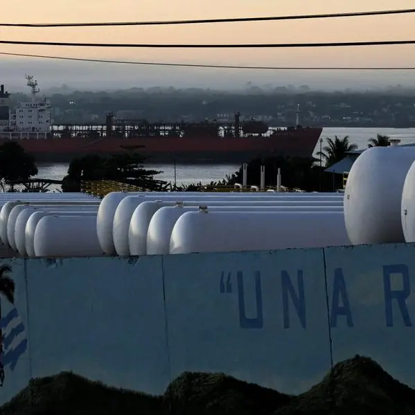 Oil rises as concerns about supply disruptions in Venezuela, Iran increase