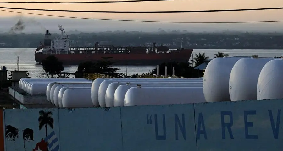 Oil rises as concerns about supply disruptions in Venezuela, Iran increase