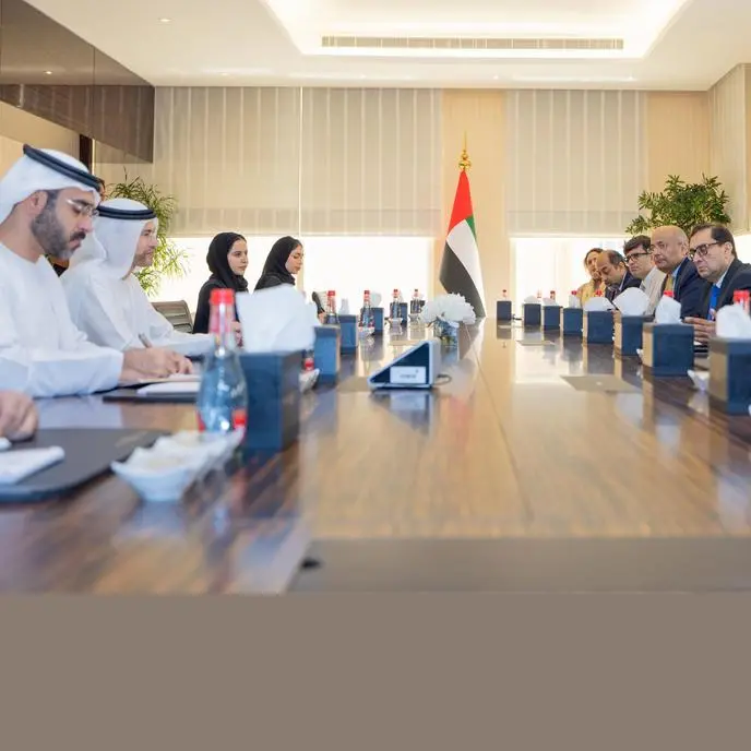 Mohamed bin Hadi Al Hussaini, Pakistan's Minister of Finance discuss ways to enhance cooperation in financial fields