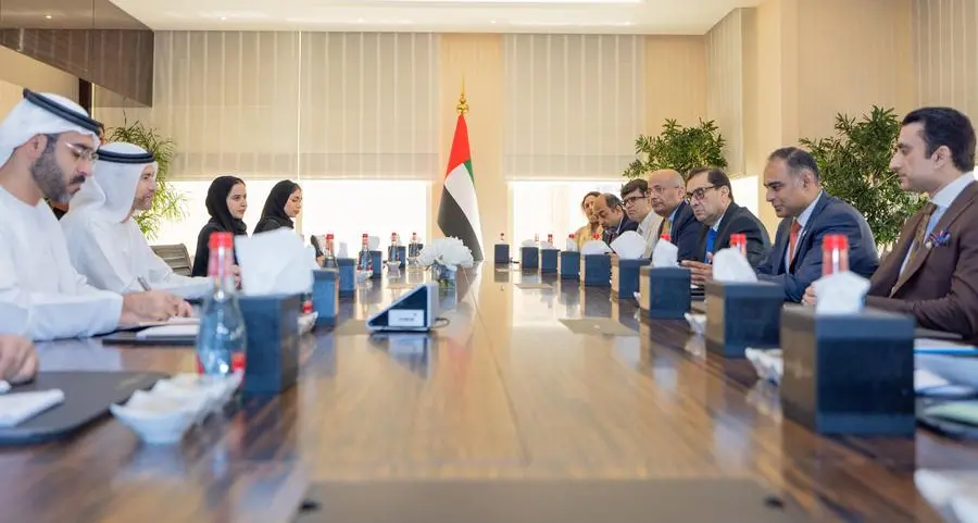 Mohamed bin Hadi Al Hussaini, Pakistan's Minister of Finance discuss ways to enhance cooperation in financial fields