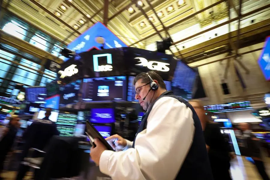 Traders work on the floor at the New York Stock Exchange (NYSE) in New York City, U.S., April 24, 2025. REUTERS/Brendan McDermid. , Reuters