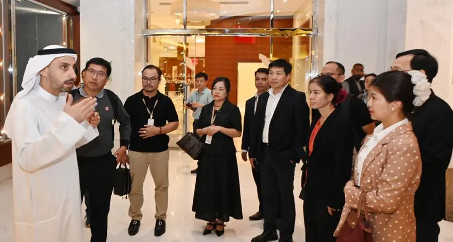 \"غرفة الشارقة\" تبحث مع وفد فيتنامي تعزيز فرص الاستثمار والتعاون التجاري والصناعي بين القطاع الخاص