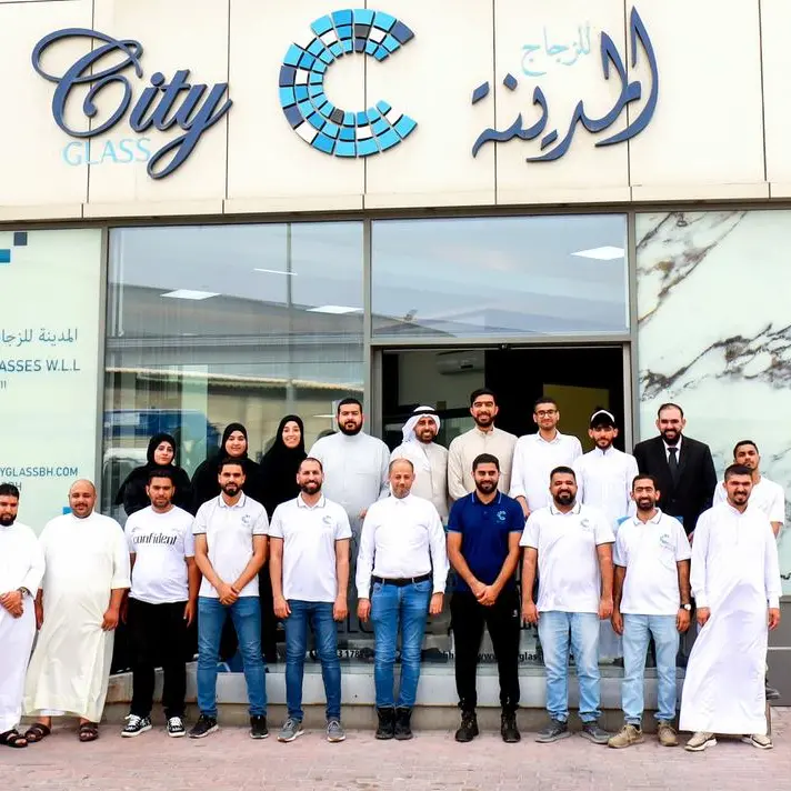 \"تمكين\" تدعم التطور الوظيفي لـ21 موظفاً بحرينياً في مصنع \"المدينة للزجاج\"