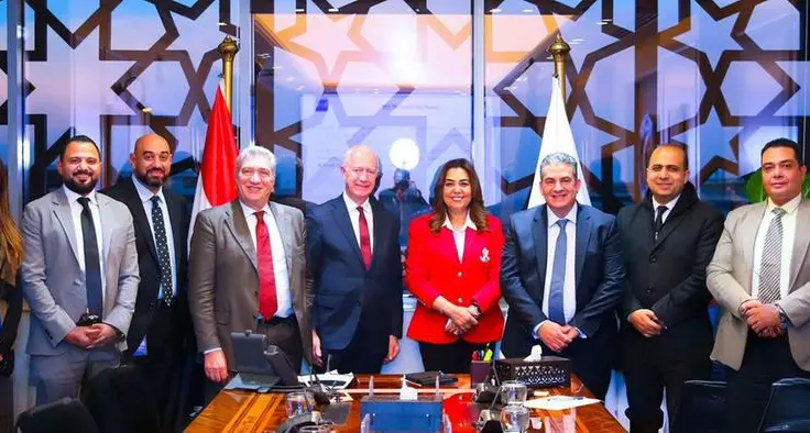 أسمنت سيناء تطلق خططاً استثمارية لخفض الكربون بالتعاون مع وزارة التنيمة المحلية