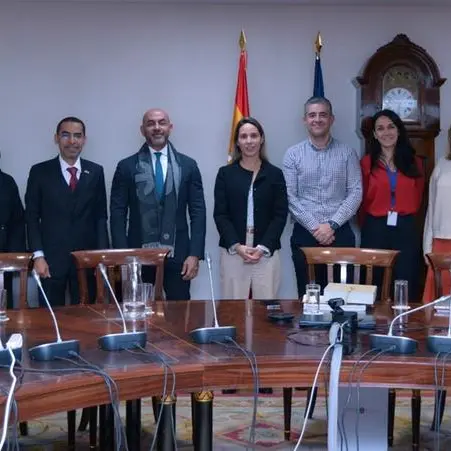 بحث آفاق التعاون في العمل والتحديث الحكومي بين الإمارات وإسبانيا