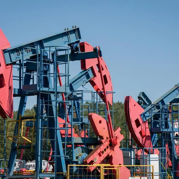 Oil heads for weekly gains despite US sanctions waiver on Russian oil