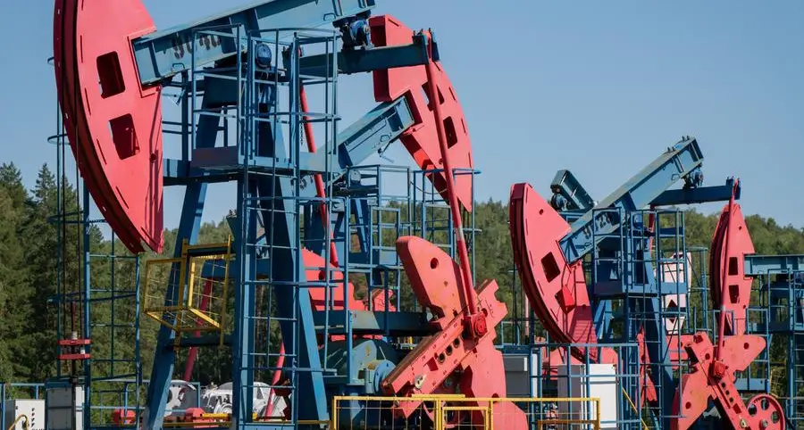 Oil heads for weekly gains despite US sanctions waiver on Russian oil