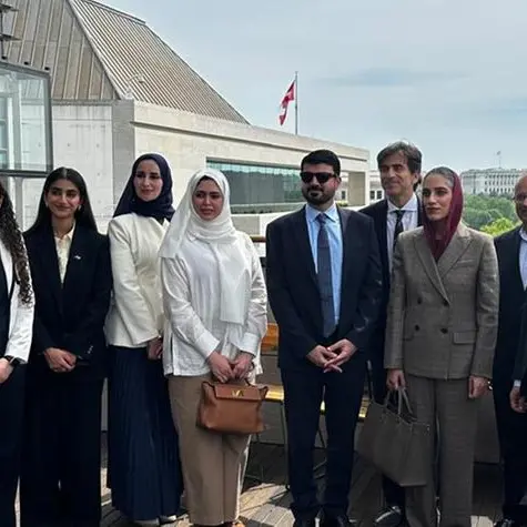 وفد حكومي إماراتي يعرض نموذج تصفير البيروقراطية والتحول الرقمي ويبحث تعزيز الشراكات المعرفية