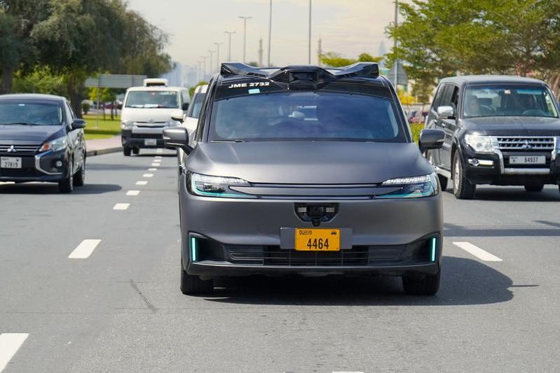 Dubai RTA launches commercial operations involving autonomous taxis