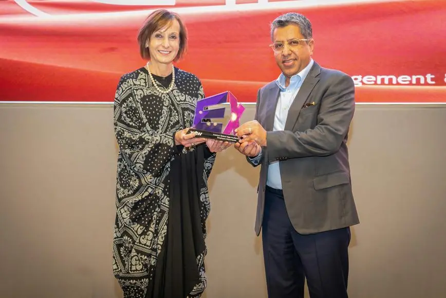 أرامكو السعودية أول شركة كبرى في قطاع النفط والغاز تفوز بجائزة الشركة عالية الأداء