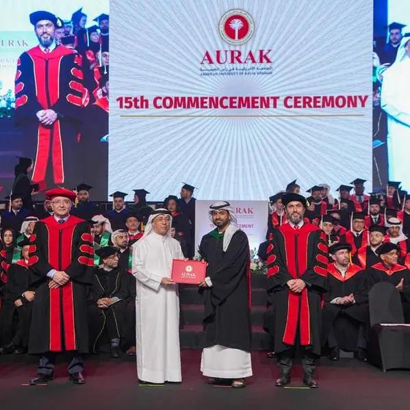 الجامعة الأمريكية في رأس الخيمة تكرّم 283 خريجًا وخريجة من 25 جنسية خلال حفل تخريج دفعتها الخامسة عشرة وتواصل بلوغ آفاق جديدة من التميز